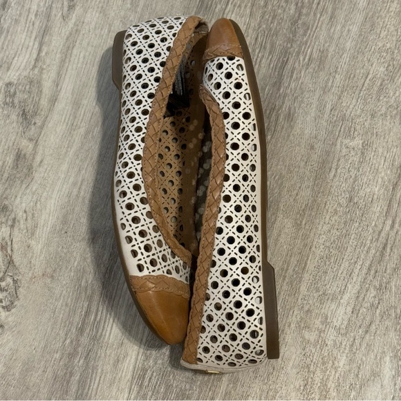 Sperry Top Slider Laser Cut Leather Ballet Flats White & Tan SZ 7 EUC WORN ONCE - Picture 9 of 11